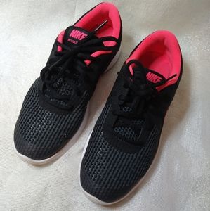 Nike black and pink tennis shoes